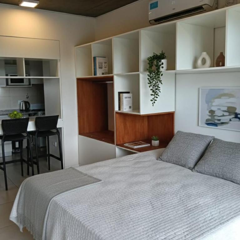 Departamento Excelente Ubicacion -Balcón con vista Plaza San Martin - Pileta- - One-Bedroom Apartment - 2
