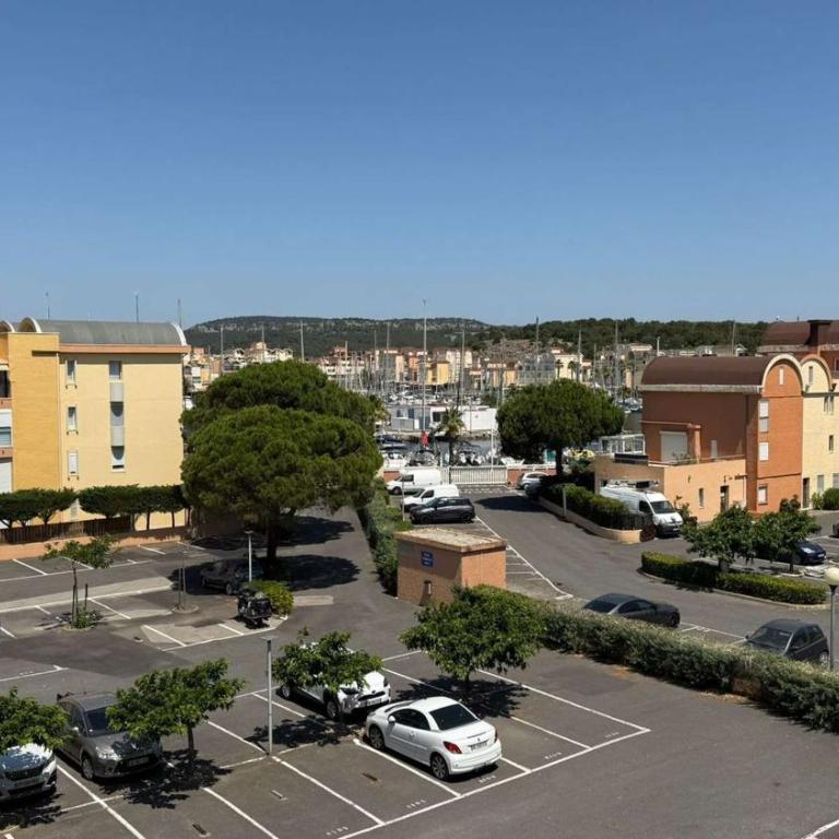 AIG168 GRUISSAN STUDIO VUE PORT AVEC TERRASSE PARKING ET PISCINES - Apartment - 2
