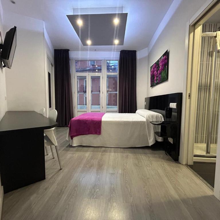 Hostal Buenos Aires Gran Vía Madrid - Deluxe Queen Room - 4