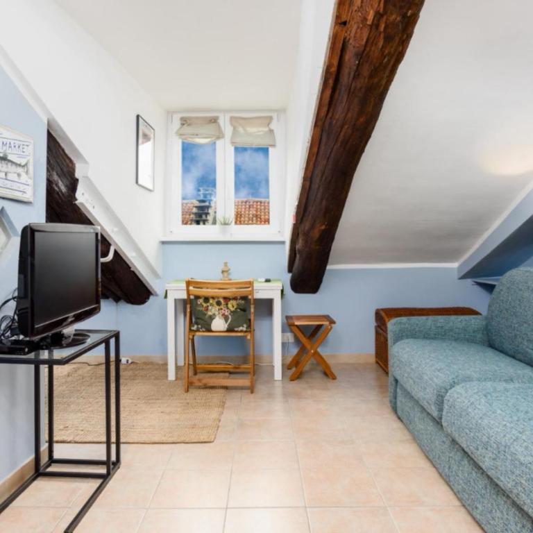 Tiny Vibes - Central Cozy Attic Studio - One-Bedroom Apartment - 2