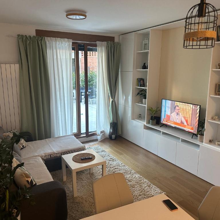 Garden Escape Zemun - One-Bedroom Apartment with Garden - 14