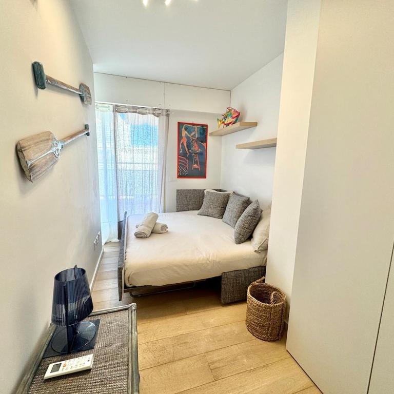 Bright cocoon with quiet terrace - Two-Bedroom Apartment with Terrace - 3