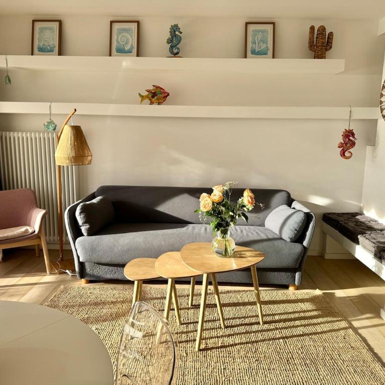 Bright cocoon with quiet terrace - Two-Bedroom Apartment with Terrace - 9
