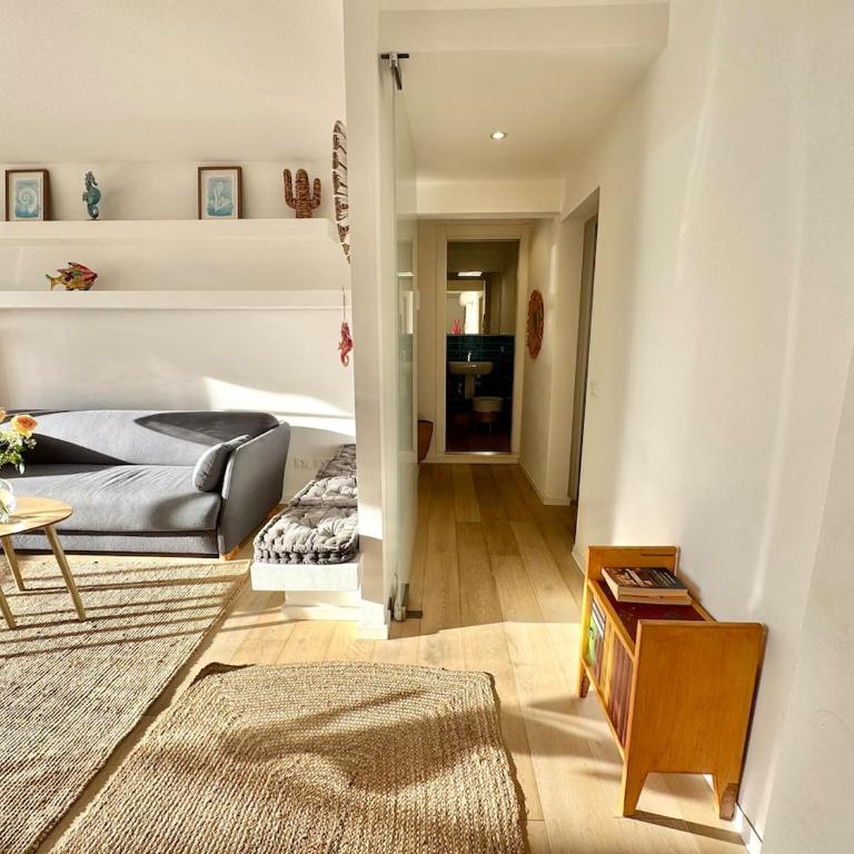 Bright cocoon with quiet terrace - Two-Bedroom Apartment with Terrace - 10