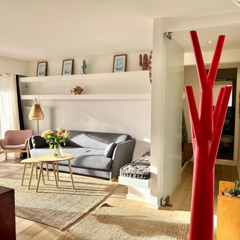 Bright cocoon with quiet terrace - Two-Bedroom Apartment with Terrace - 11