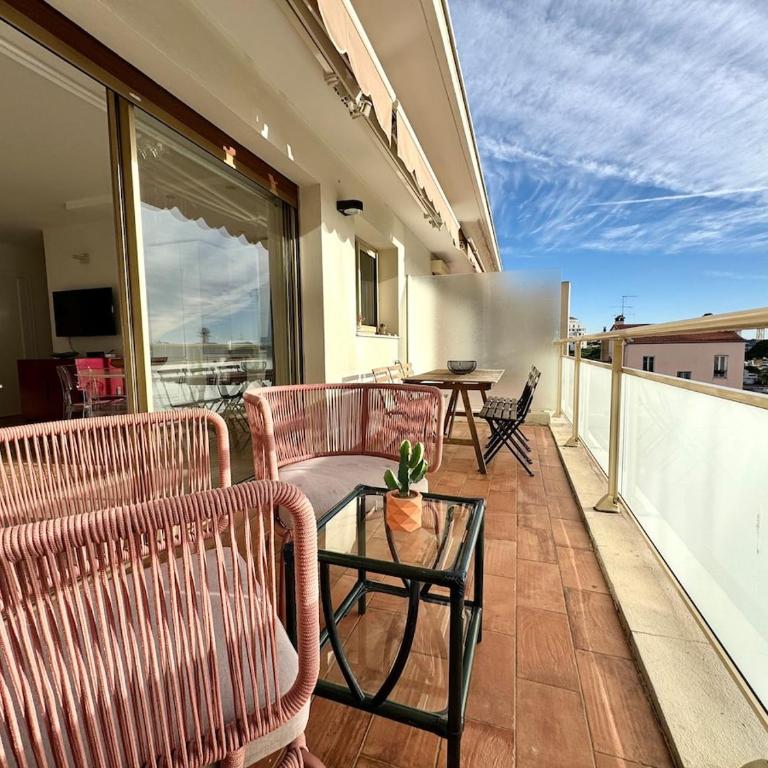 Bright cocoon with quiet terrace - Two-Bedroom Apartment with Terrace - 14