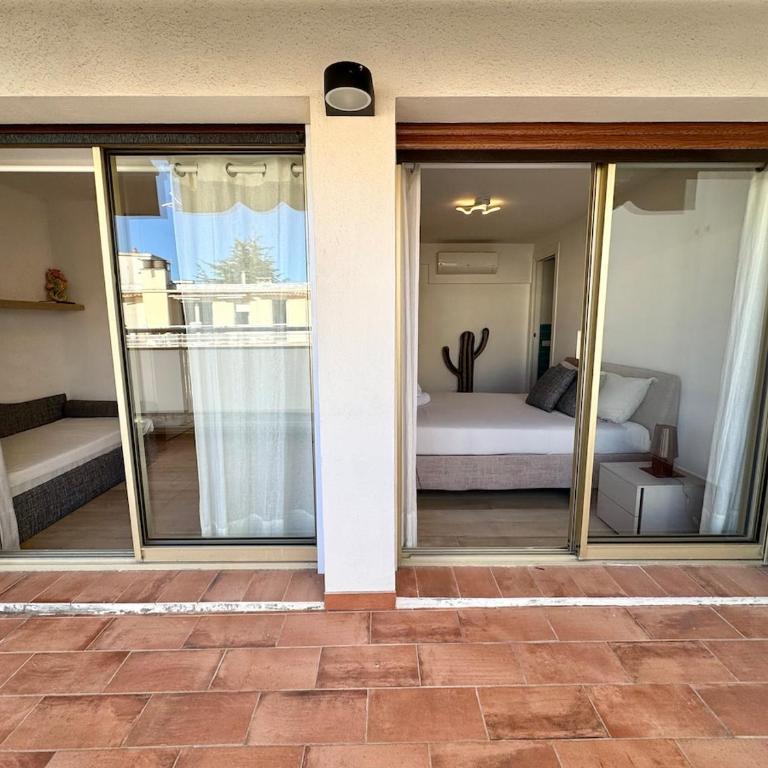 Bright cocoon with quiet terrace - Two-Bedroom Apartment with Terrace - 17