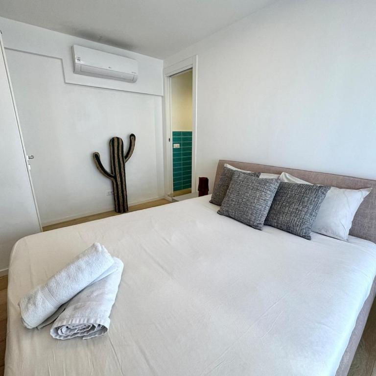 Bright cocoon with quiet terrace - Two-Bedroom Apartment with Terrace - 25