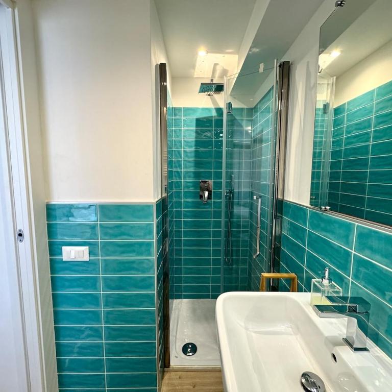Bright cocoon with quiet terrace - Two-Bedroom Apartment with Terrace - 35