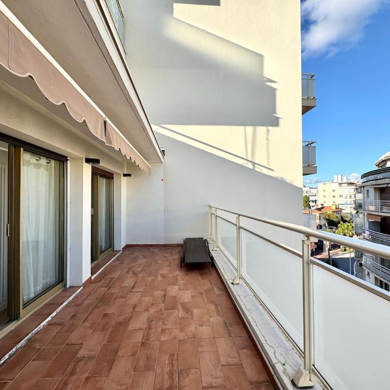 Bright cocoon with quiet terrace - Two-Bedroom Apartment with Terrace - 41