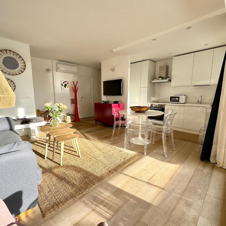 Bright cocoon with quiet terrace - Two-Bedroom Apartment with Terrace - 43