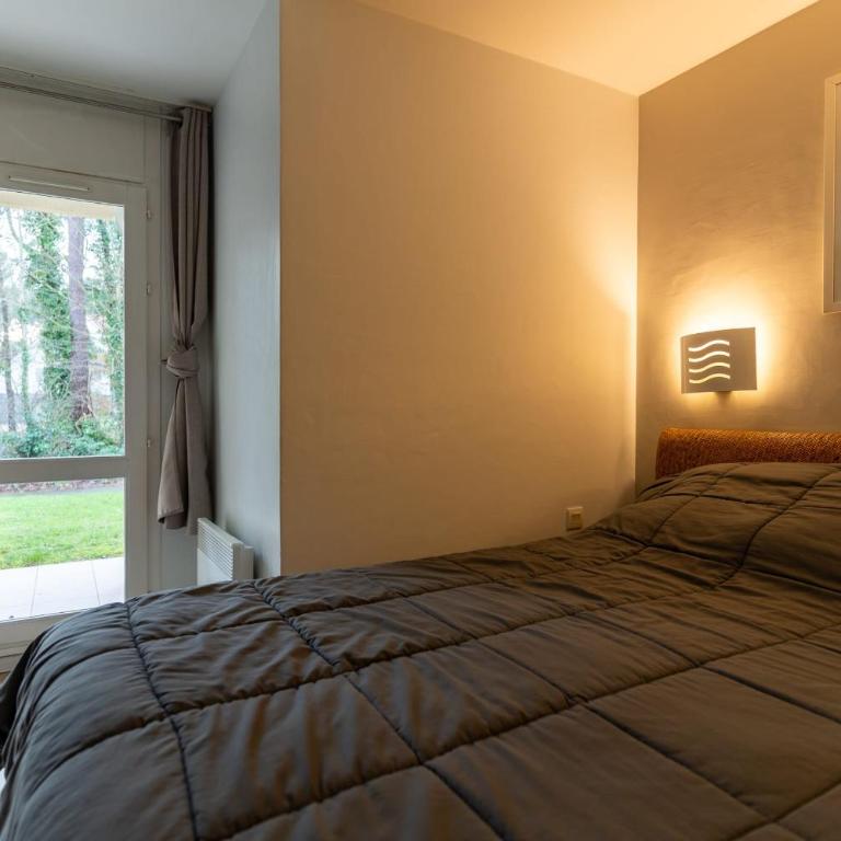 Appt rez de jardin 6 personnes avec piscine tennis et parking gratuit 21 - Apartment - 11