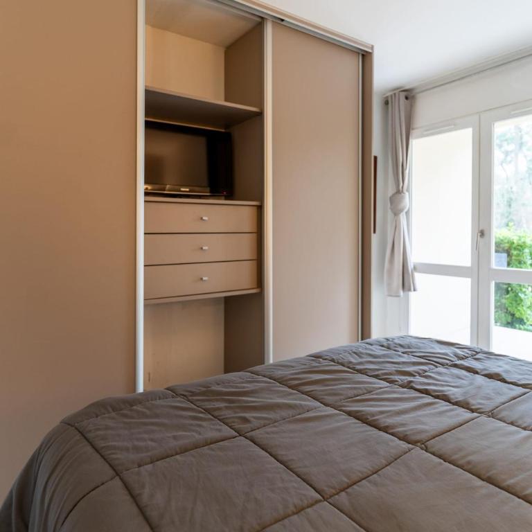 Appt rez de jardin 6 personnes avec piscine tennis et parking gratuit 21 - Apartment - 12