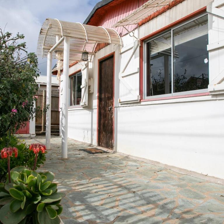 Beach house, cozy and excellent location - Three-Bedroom House - 13