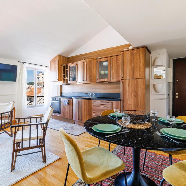 Spacieux duplex - Carré d'or - à 2 min de la mer - Appartement 1 Chambre - 7