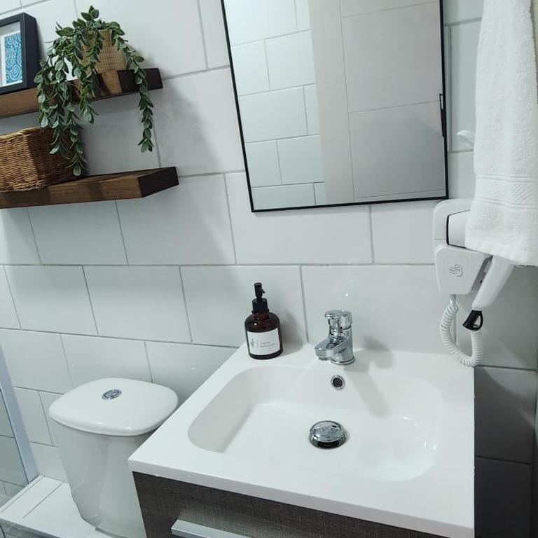 Arriendo piezas en Valparaíso con Baño Privado - Habitación Doble con vistas al mar - 10