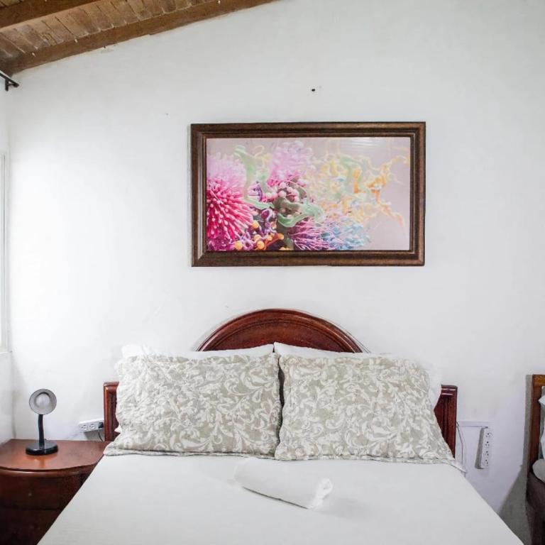 Hostal CORALES - Triple Room with Private Bathroom - 3