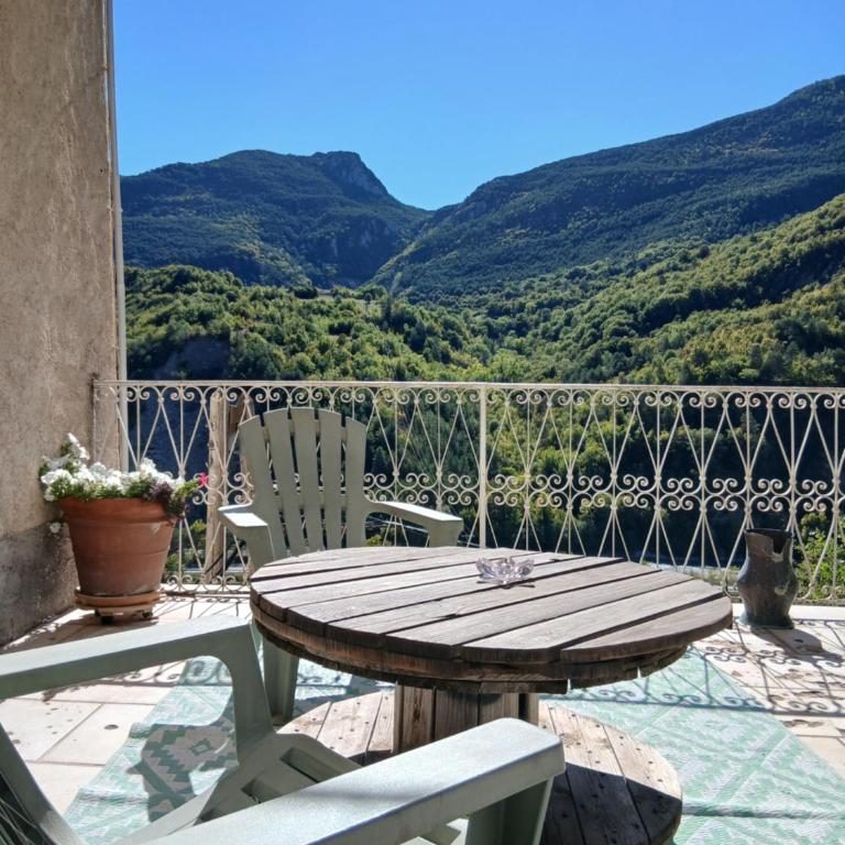 Mas Bella Vida - Chambres d'Hôtes - Chambre Lit King-Size - Vue sur Montagne - 4