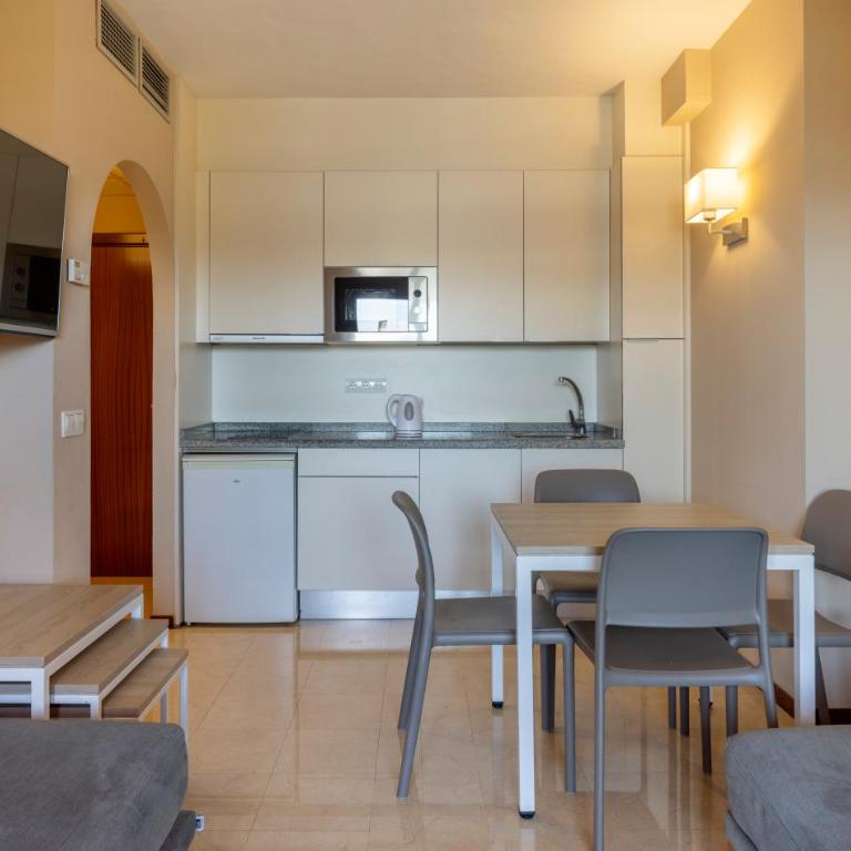ILUNION Miramar - Apartamento de 2 dormitorios con terraza (2 - 6 personas) - 5