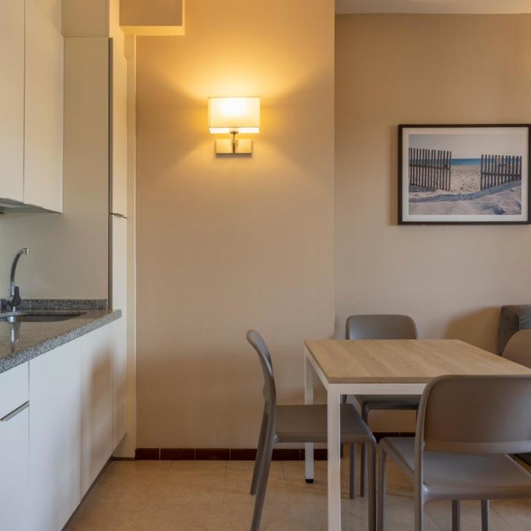 ILUNION Miramar - Apartamento de 1 dormitorio con vistas a la piscina (2 adultos) - 4