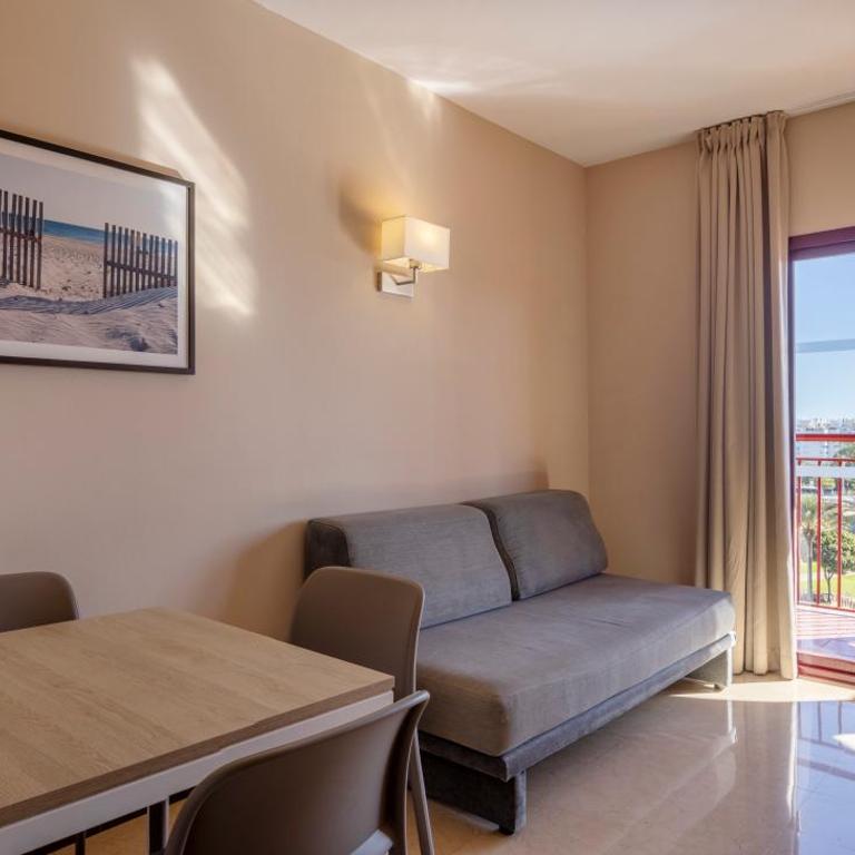 ILUNION Miramar - Apartamento de 2 dormitorios con vistas a la piscina (4 adultos) - 8