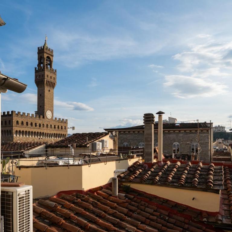Via Lamberti, 3 - Florence Charming Apartments - Charming and historic 5th-floor attic apartment with elevator in a building at the heart of vibrant Florence, just a 2-minute walk from all attractions - Appartamento con 1 Camera da Letto - 7