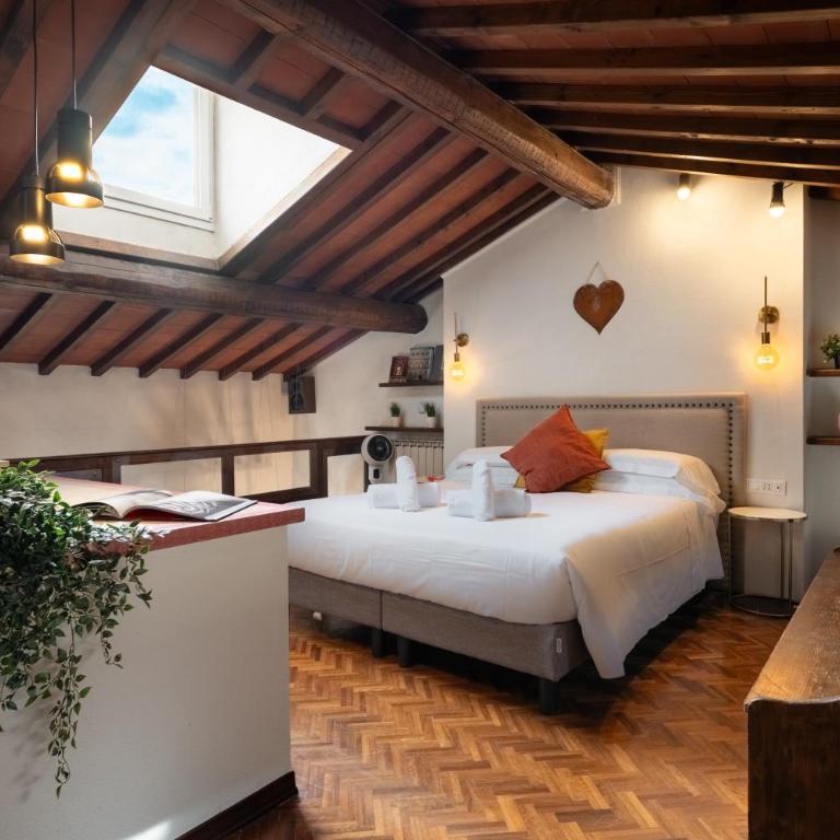 Via Lamberti, 3 - Florence Charming Apartments - Charming and historic 5th-floor attic apartment with elevator in a building at the heart of vibrant Florence, just a 2-minute walk from all attractions - Appartamento con 1 Camera da Letto - 10