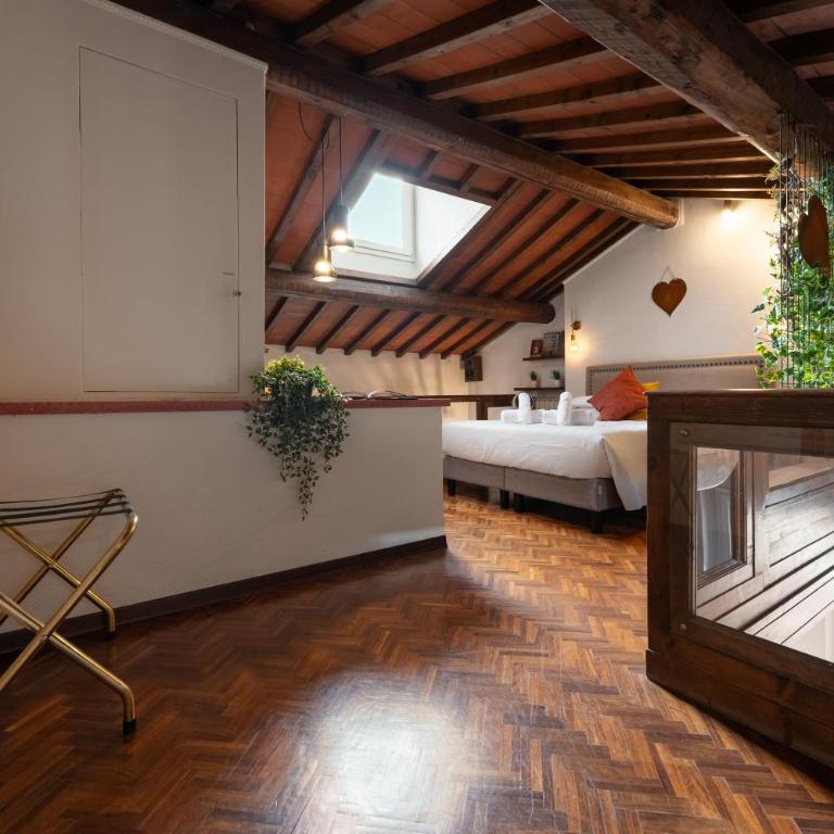 Via Lamberti, 3 - Florence Charming Apartments - Charming and historic 5th-floor attic apartment with elevator in a building at the heart of vibrant Florence, just a 2-minute walk from all attractions - Appartamento con 1 Camera da Letto - 15