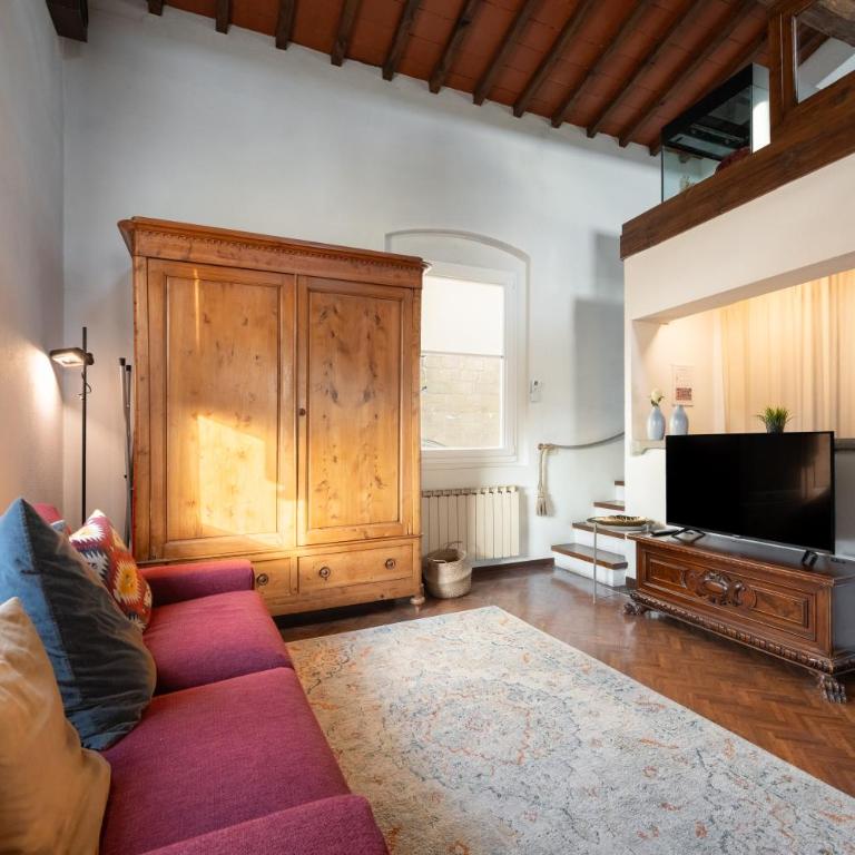 Via Lamberti, 3 - Florence Charming Apartments - Charming and historic 5th-floor attic apartment with elevator in a building at the heart of vibrant Florence, just a 2-minute walk from all attractions - Appartamento con 1 Camera da Letto - 20