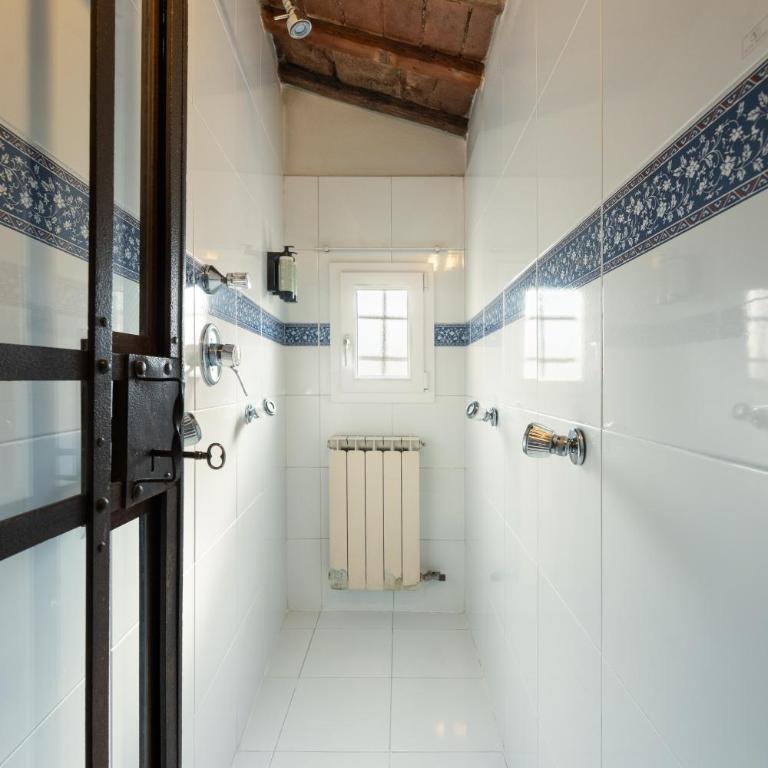 Via Lamberti, 3 - Florence Charming Apartments - Charming and historic 5th-floor attic apartment with elevator in a building at the heart of vibrant Florence, just a 2-minute walk from all attractions - Appartamento con 1 Camera da Letto - 26