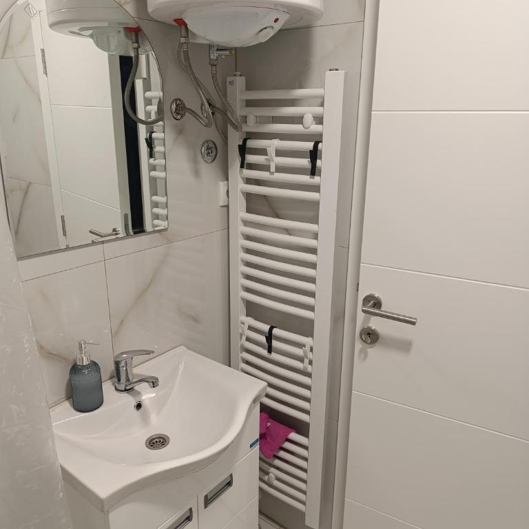 Jednosoban stan u Tarskoj ulici - Apartman sa 1 Spavaćom Sobom - 4
