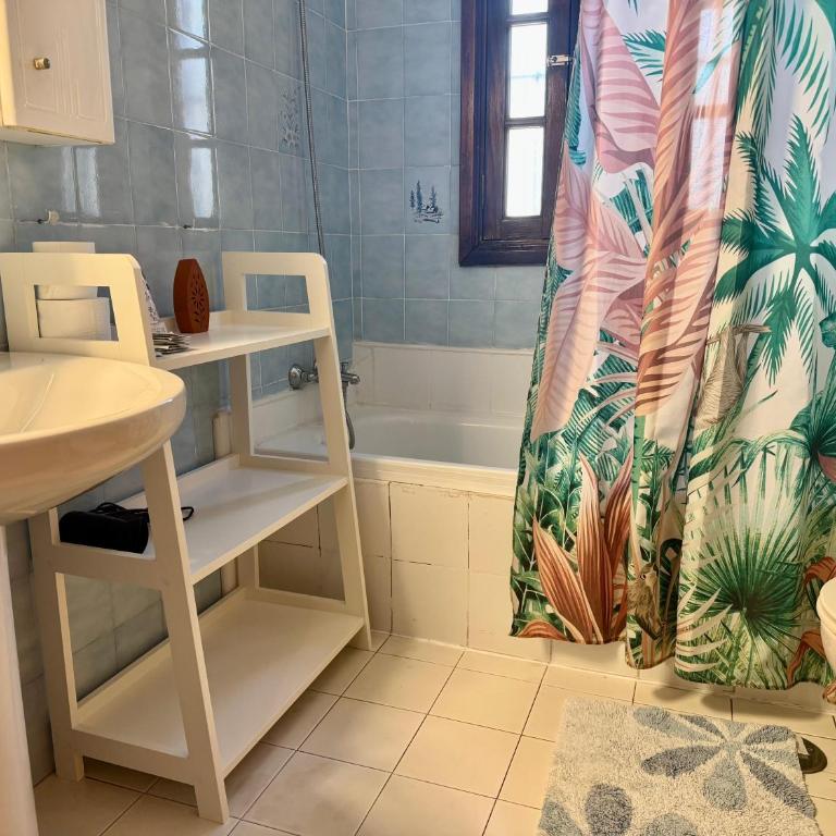 One-Bedroom Apartment with Pool at Bounganvillas San Eugenio - Apartamento de 1 dormitorio con balcón - 15