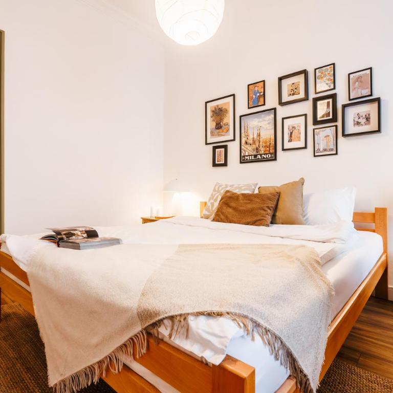Aesthetic Home with Balcony 5min to Republic Square - Three-Bedroom Apartment with Balcony - 10