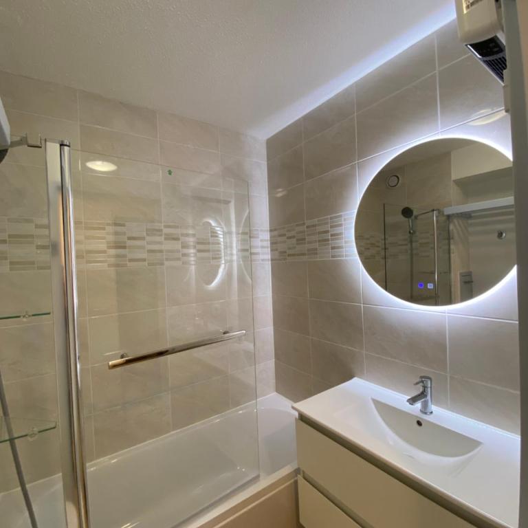 Joli studio climatisé au Port de Hyères - Proche Plages et Commerces - Linge de maison fourni - Apartment mit 2 Schlafzimmern - 7