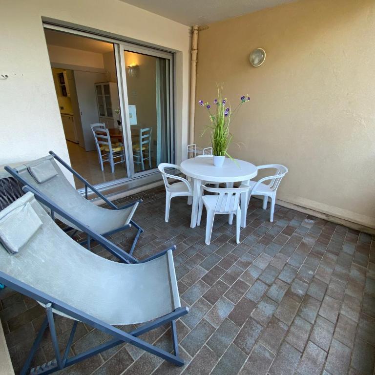 Joli studio climatisé au Port de Hyères - Proche Plages et Commerces - Linge de maison fourni - Apartment mit 2 Schlafzimmern - 9