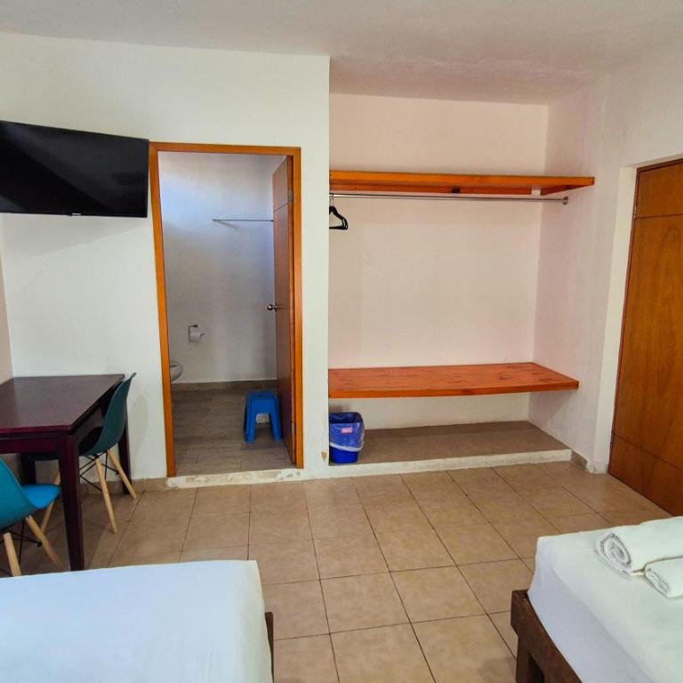 Hotel Monserrat - Twin Room with Private Bathroom - 4