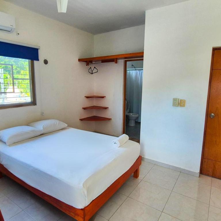 Hotel Monserrat - Double Room with Private Bathroom - 10