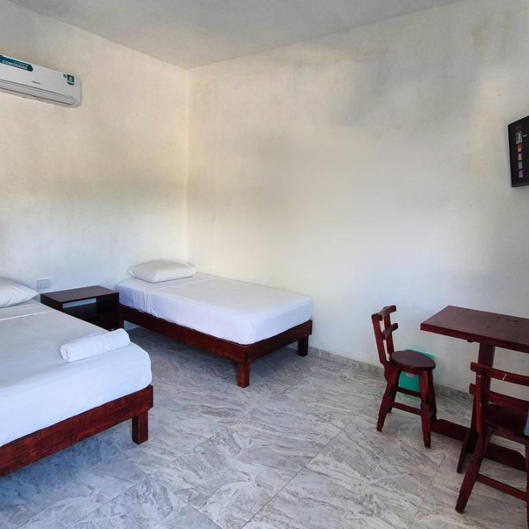 Hotel Monserrat - Twin Room with Shower - 17