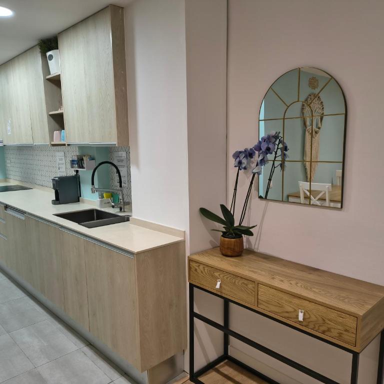 Fira Gran Via & Aeropuerto Barcelona Mi Colibrí - Habitación Doble con baño privado externo - 11