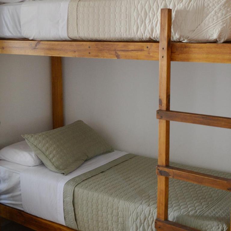 Casa tranquila en la zona más turistica de Güemes - Casa de 4 dormitorios - 24