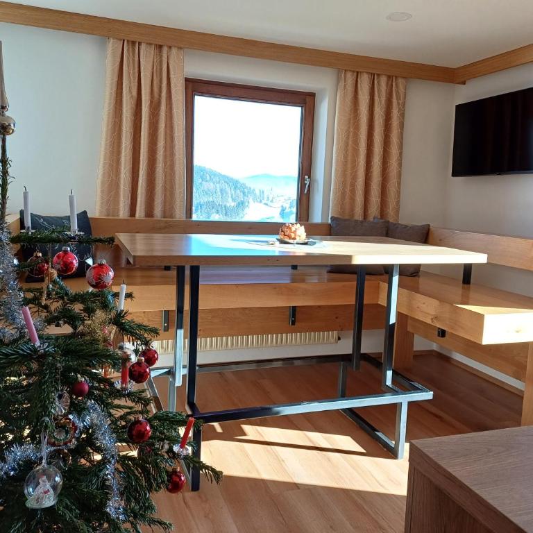 Ferienwohnungen Guglhof Mariapfarr - Apartment mit 3 Schlafzimmern und Balkon - 2