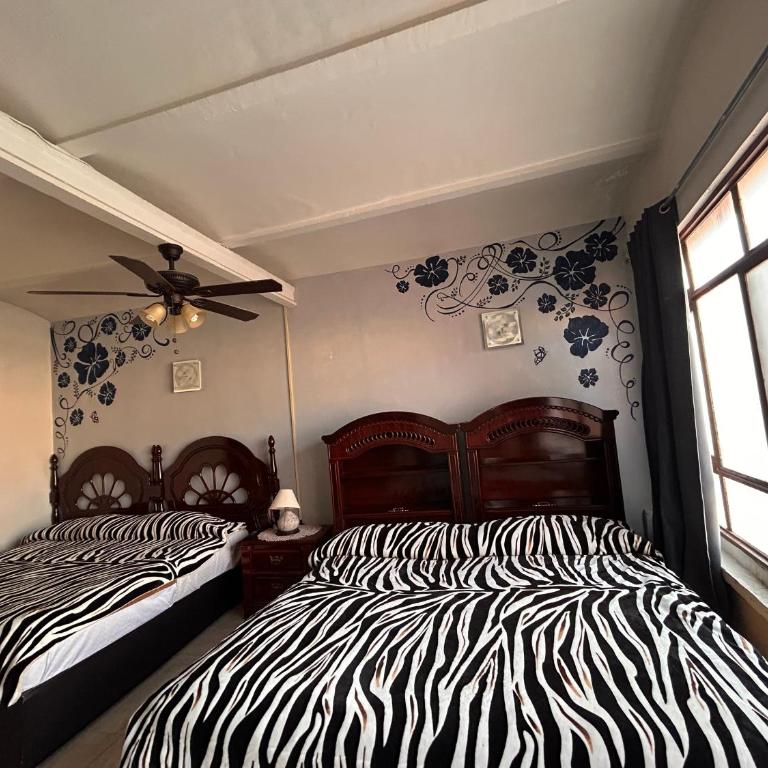 El Hogar de Carmelita - Family Room - 4