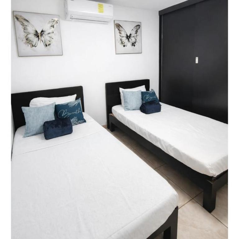 Depa Centrico Mazatlan a 2 cuadras de a Playa, Central, Acuario. - Two-Bedroom Apartment - 2