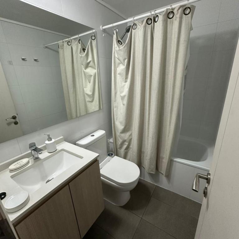 Dpto a pasos de Plaza Ñuñoa, Moderno y full equipado, con Vista cordillera y estacionamiento propio - Two-Bedroom Apartment with Mountain View - 11