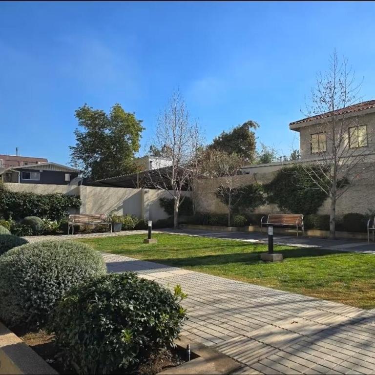 Dpto a pasos de Plaza Ñuñoa, Moderno y full equipado, con Vista cordillera y estacionamiento propio - Two-Bedroom Apartment with Mountain View - 30