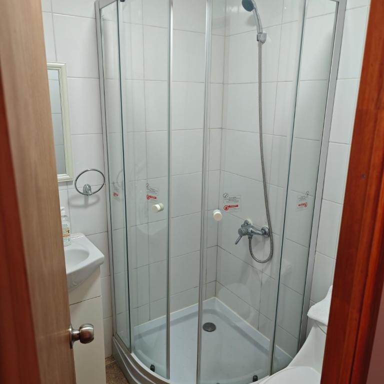 Cabañas y Hostel Praga - Double Room with Private Bathroom - 1