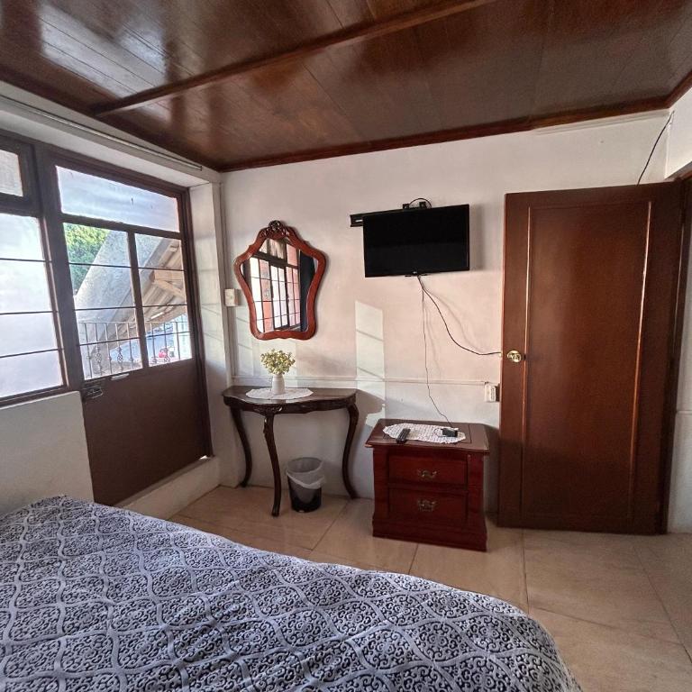 El Hogar de Carmelita - Double Room with Terrace - 10