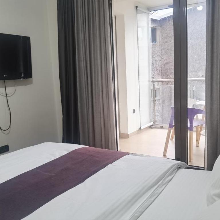 Calm & Central Two Bedroom Apartment - Two-Bedroom Apartment - 10