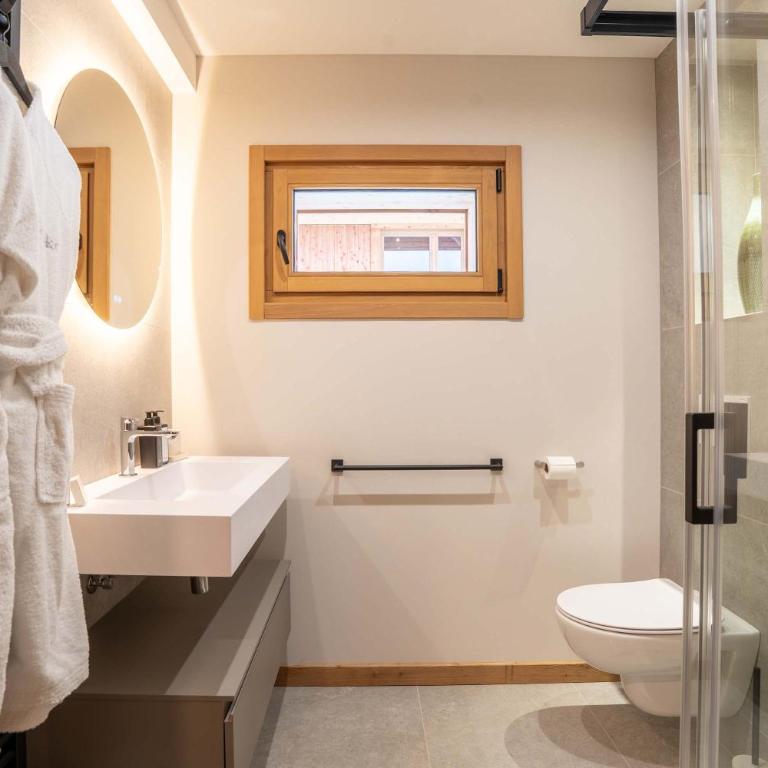 Luxury Chalet with Private Spa & Wellness Area - Chalet - 24