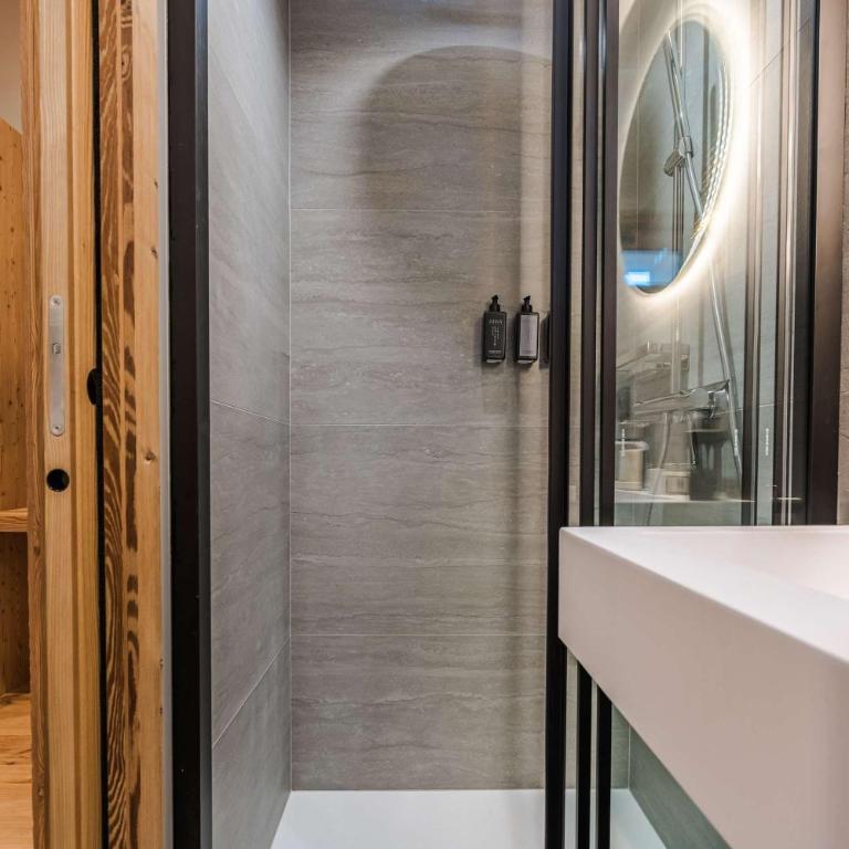 Luxury Chalet with Private Spa & Wellness Area - Chalet - 33